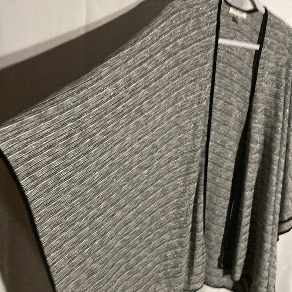 CALVIN KLEIN black white wrap shawl top one size most - Picture 3 of 7